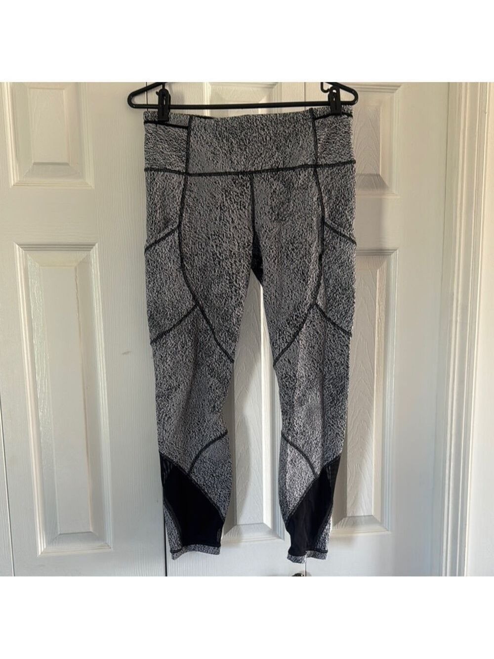 Lululemon Athletica Black and Gray Capris